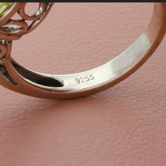 Large citrine and white topaz ring. Size 6.75 ring set in sterling silver. - Picture 3 of 3